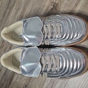 Steve Madden Womens Madrid Sneaker